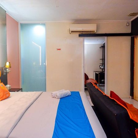 Sans Hotel International Surabaya Gubeng エクステリア 写真