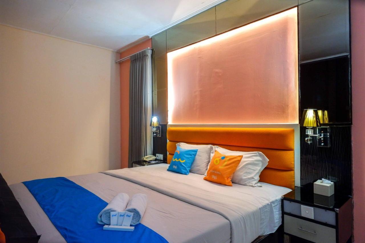 Sans Hotel International Surabaya Gubeng エクステリア 写真
