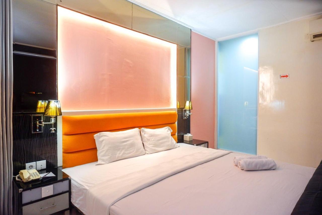 Sans Hotel International Surabaya Gubeng エクステリア 写真