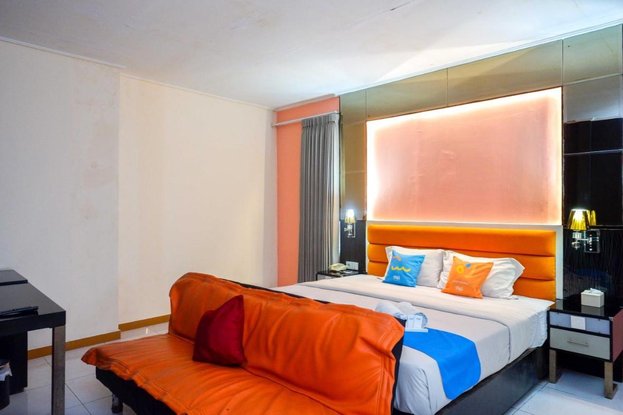 Sans Hotel International Surabaya Gubeng エクステリア 写真