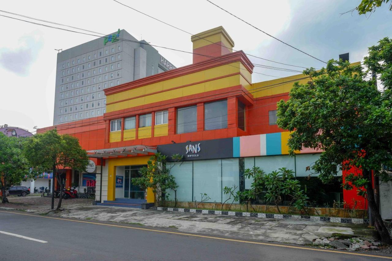 Sans Hotel International Surabaya Gubeng エクステリア 写真