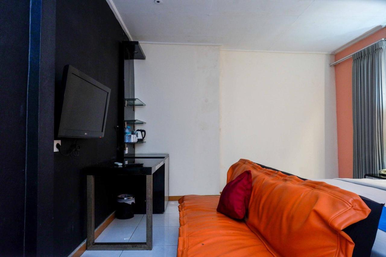 Sans Hotel International Surabaya Gubeng エクステリア 写真