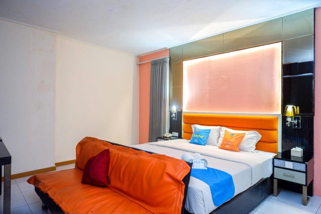 Sans Hotel International Surabaya Gubeng エクステリア 写真