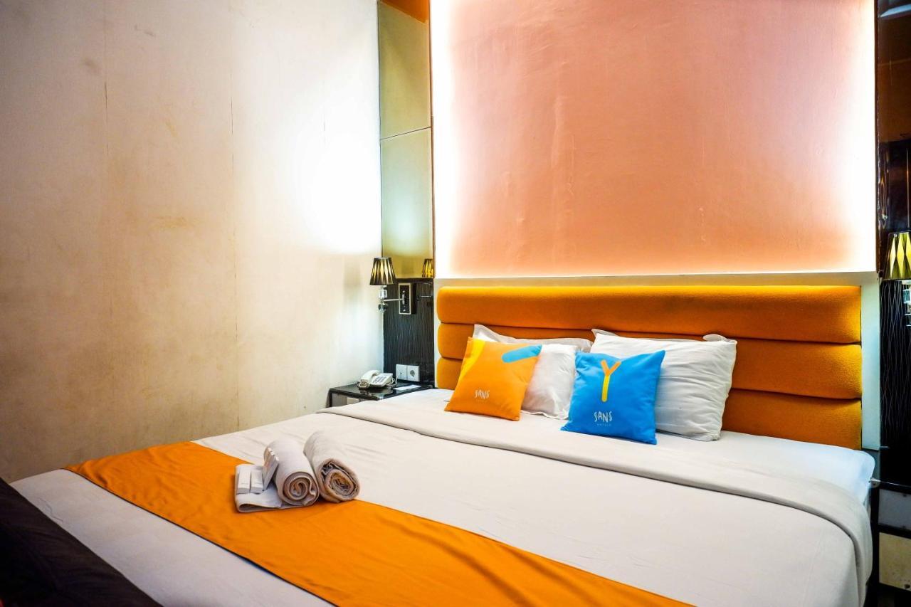 Sans Hotel International Surabaya Gubeng エクステリア 写真