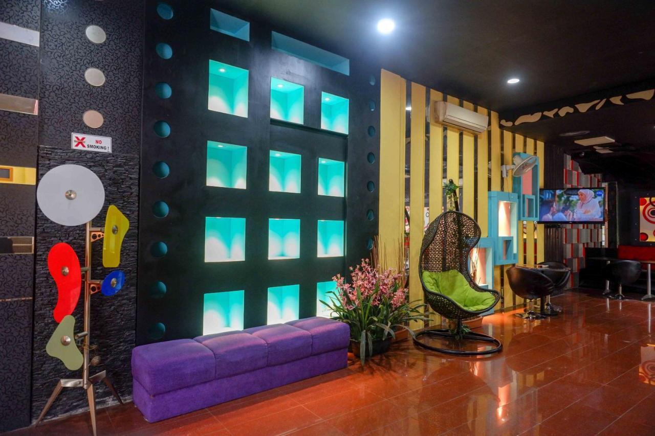 Sans Hotel International Surabaya Gubeng エクステリア 写真