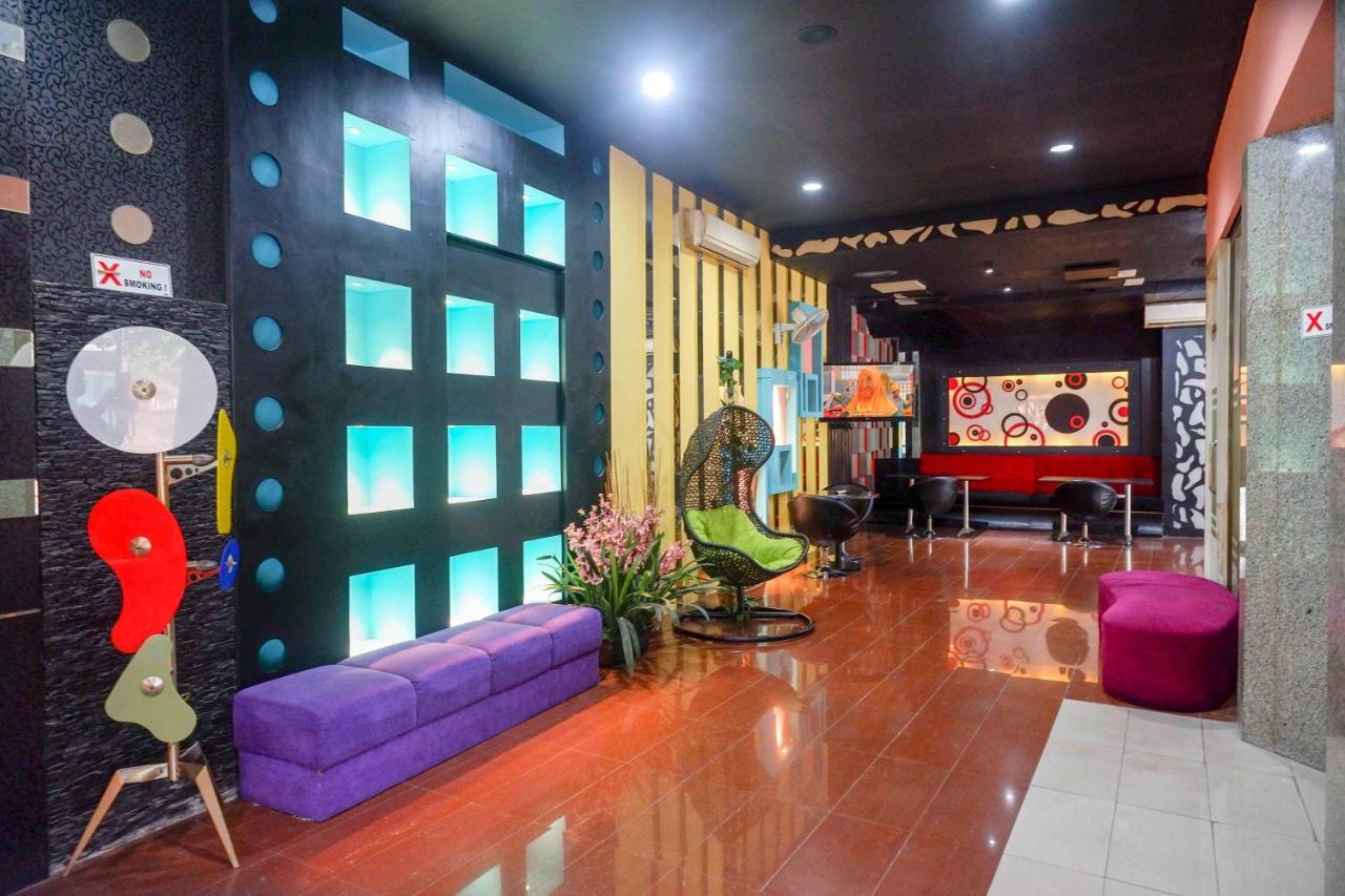 Sans Hotel International Surabaya Gubeng エクステリア 写真