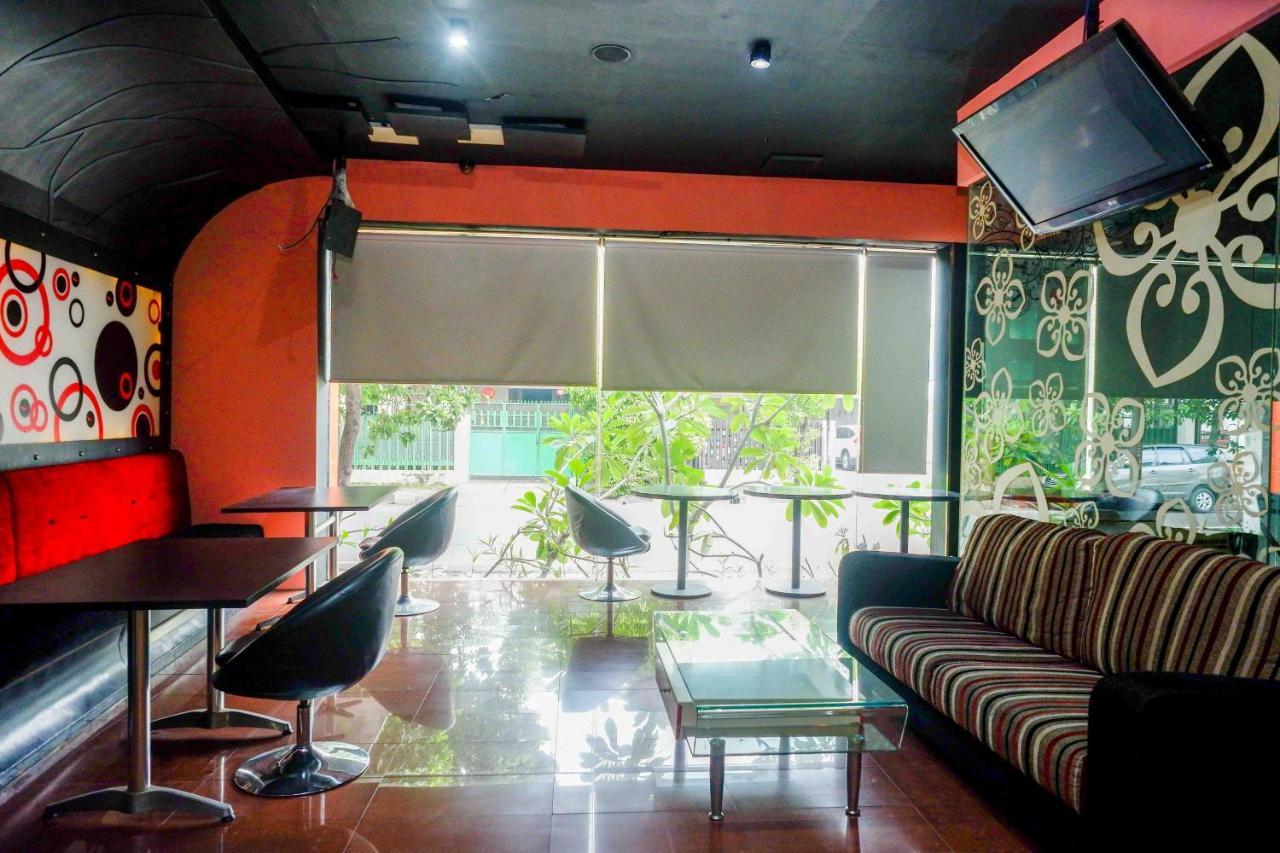 Sans Hotel International Surabaya Gubeng エクステリア 写真