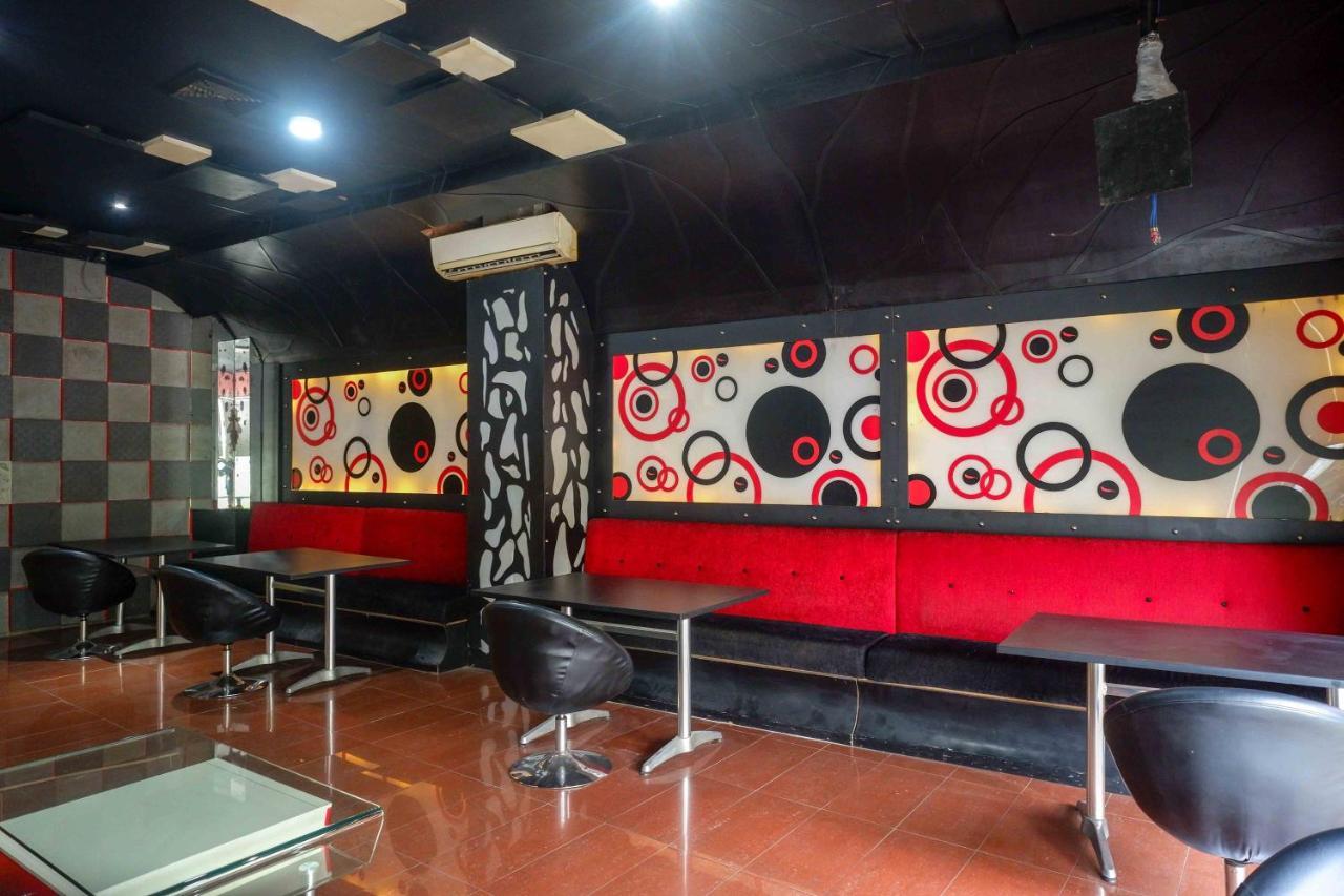 Sans Hotel International Surabaya Gubeng エクステリア 写真