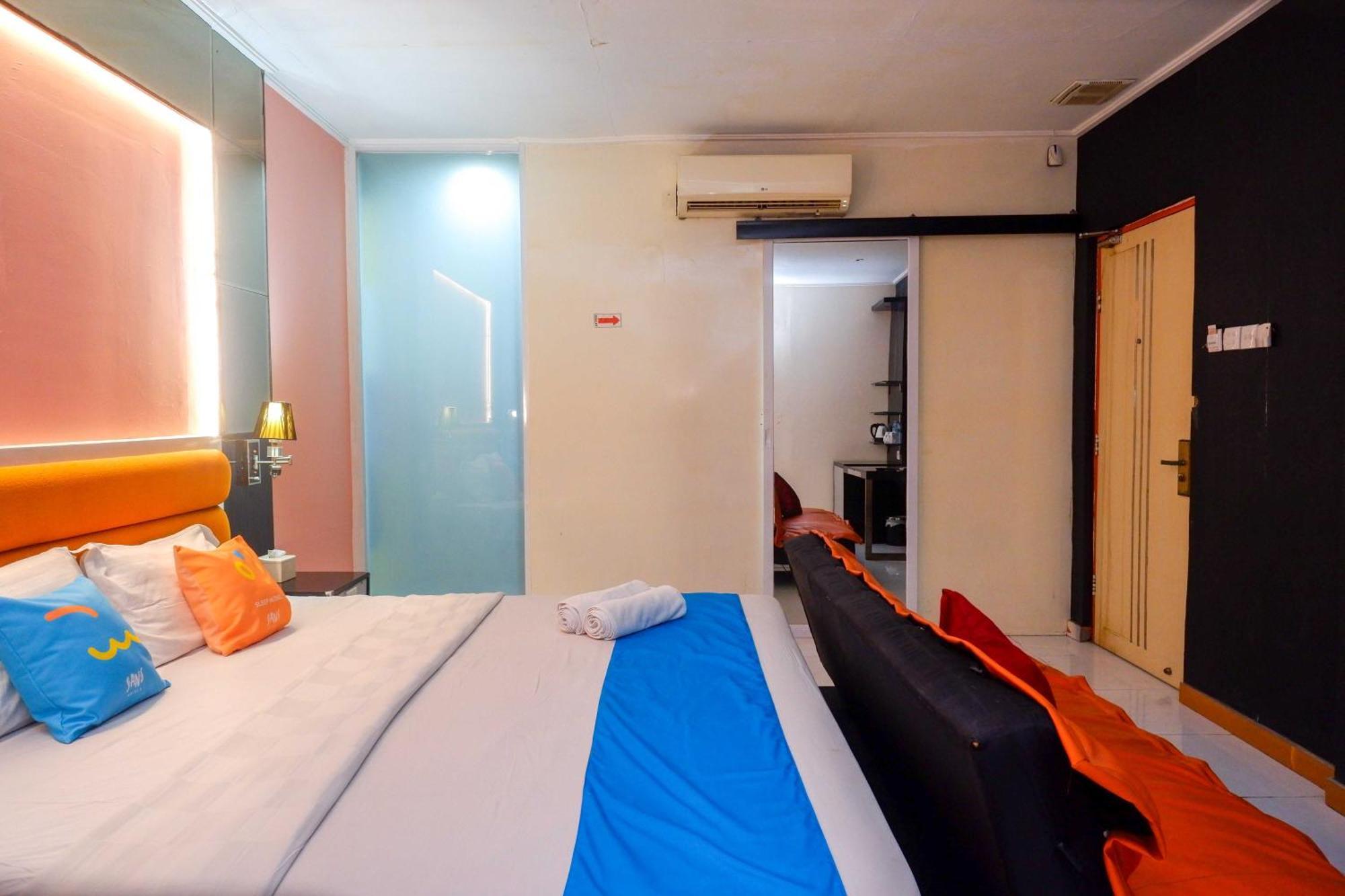 Sans Hotel International Surabaya Gubeng エクステリア 写真