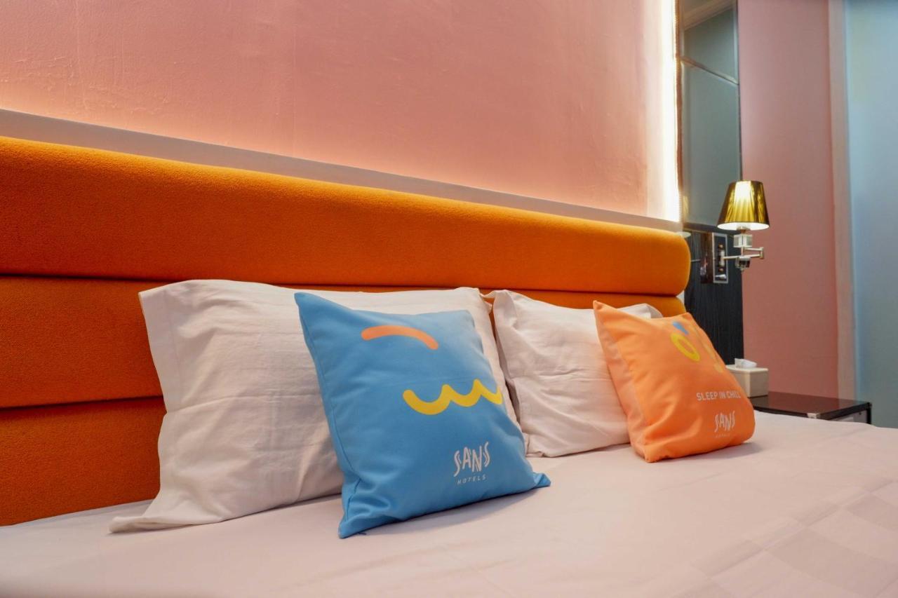 Sans Hotel International Surabaya Gubeng エクステリア 写真