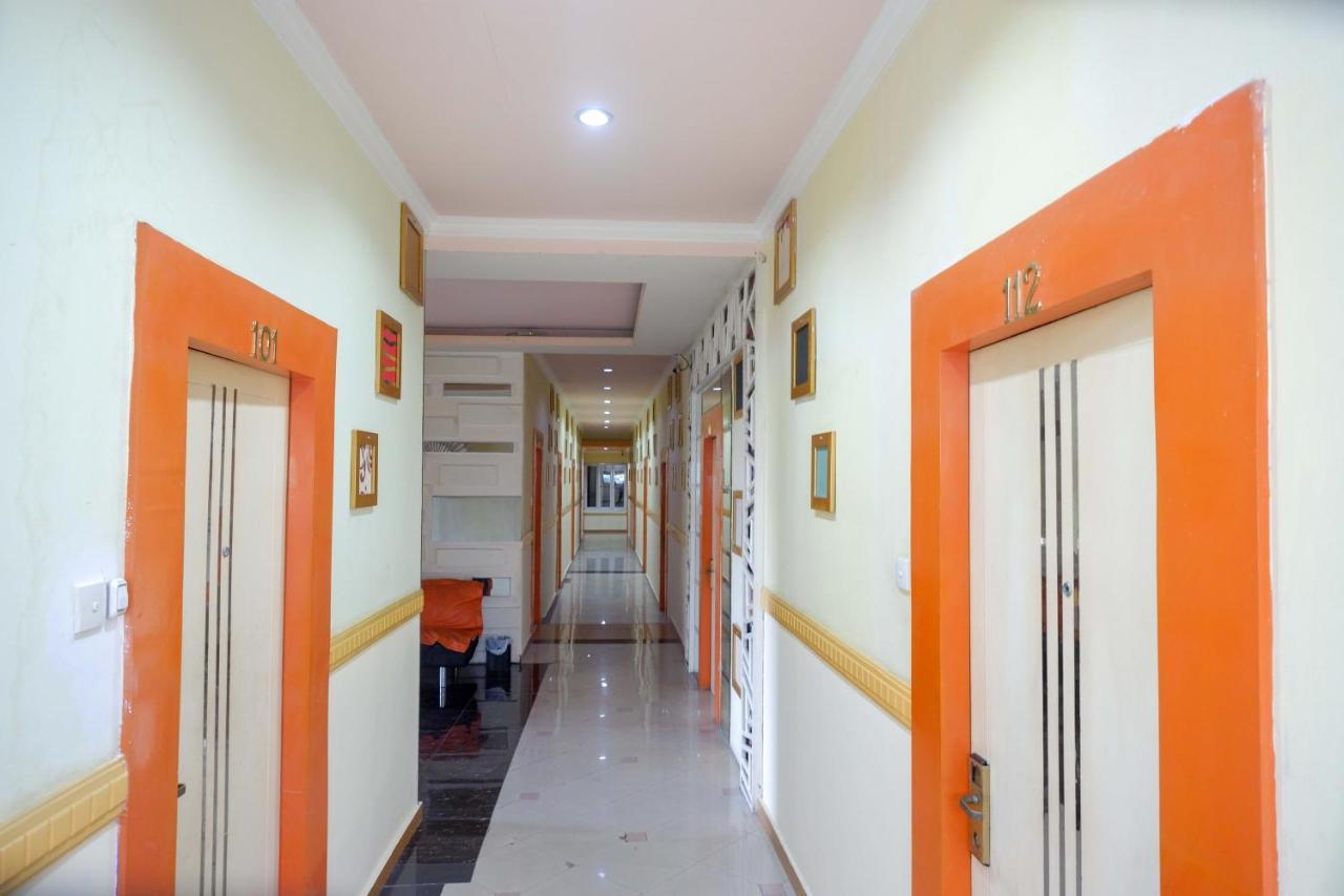 Sans Hotel International Surabaya Gubeng エクステリア 写真