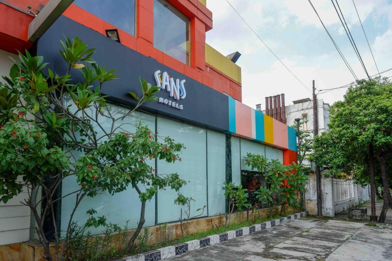 Sans Hotel International Surabaya Gubeng エクステリア 写真