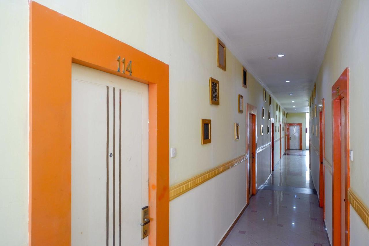 Sans Hotel International Surabaya Gubeng エクステリア 写真