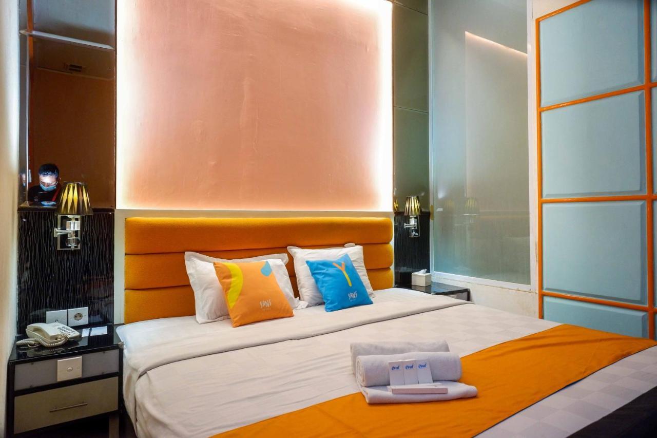 Sans Hotel International Surabaya Gubeng エクステリア 写真