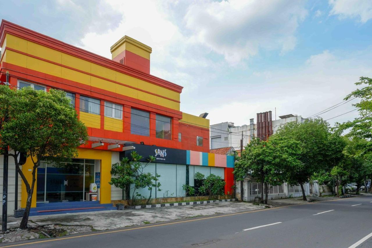 Sans Hotel International Surabaya Gubeng エクステリア 写真