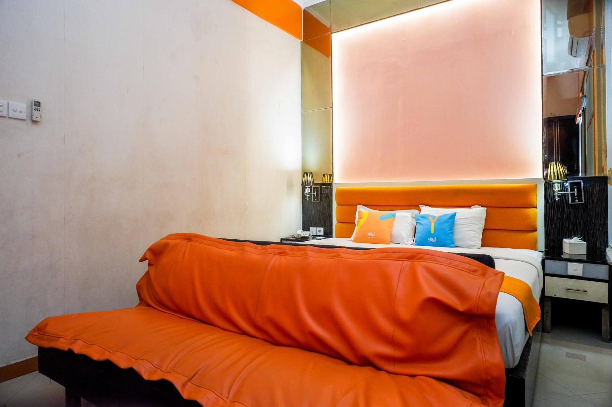 Sans Hotel International Surabaya Gubeng エクステリア 写真