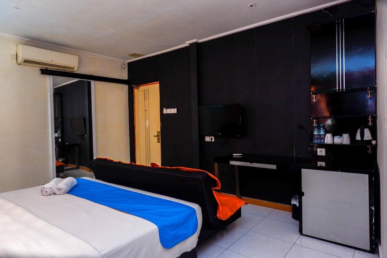 Sans Hotel International Surabaya Gubeng エクステリア 写真