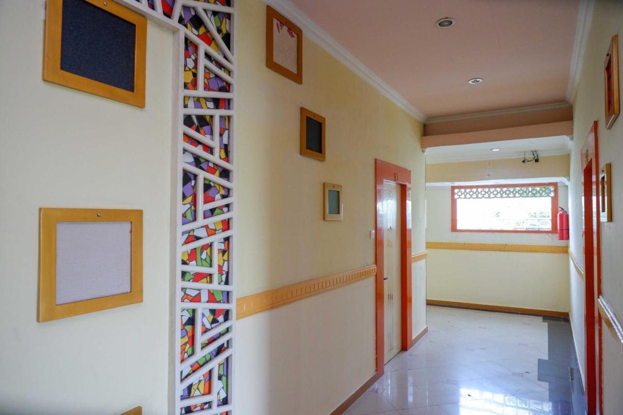 Sans Hotel International Surabaya Gubeng エクステリア 写真