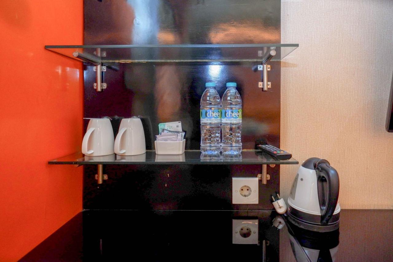 Sans Hotel International Surabaya Gubeng エクステリア 写真