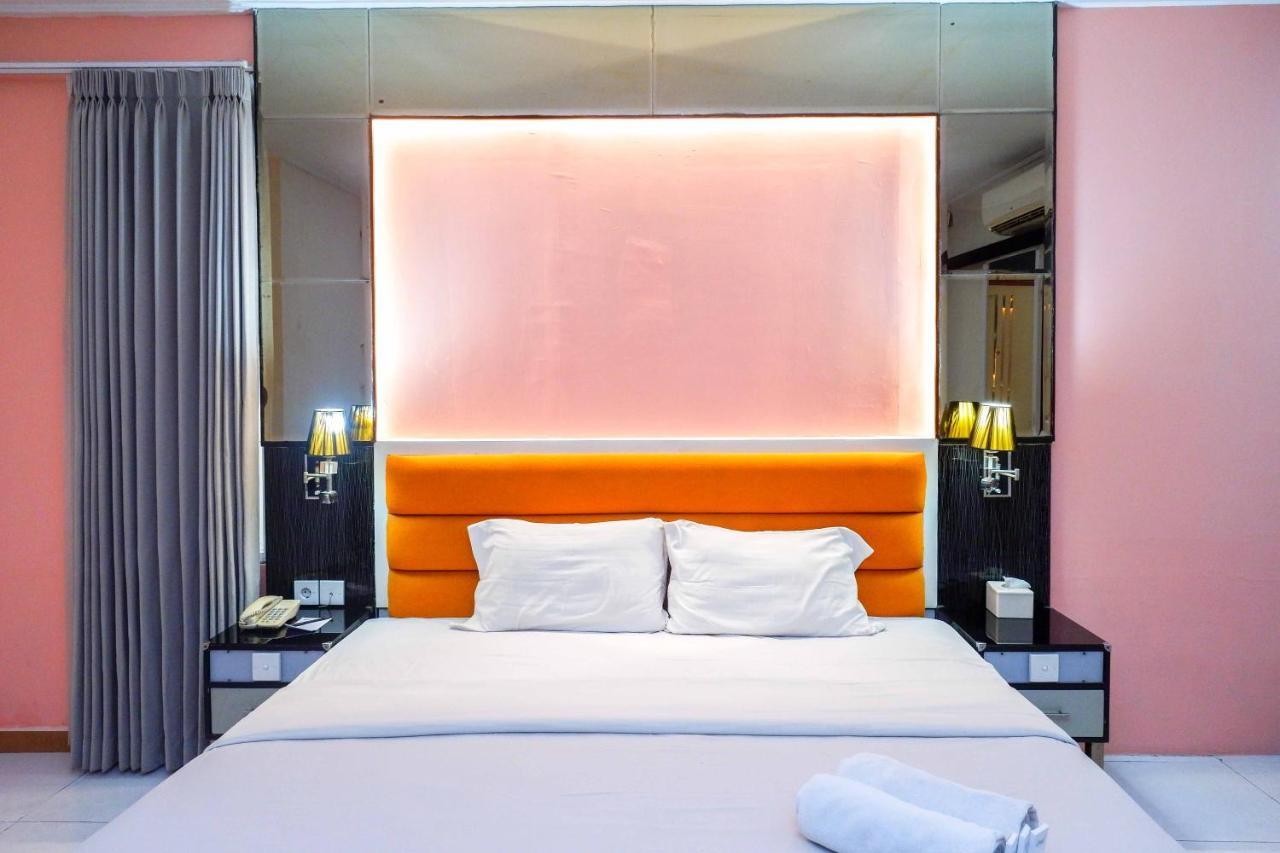 Sans Hotel International Surabaya Gubeng エクステリア 写真