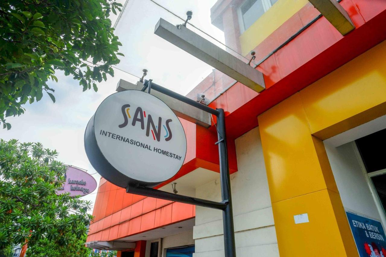 Sans Hotel International Surabaya Gubeng エクステリア 写真