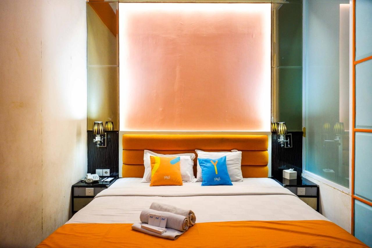 Sans Hotel International Surabaya Gubeng エクステリア 写真