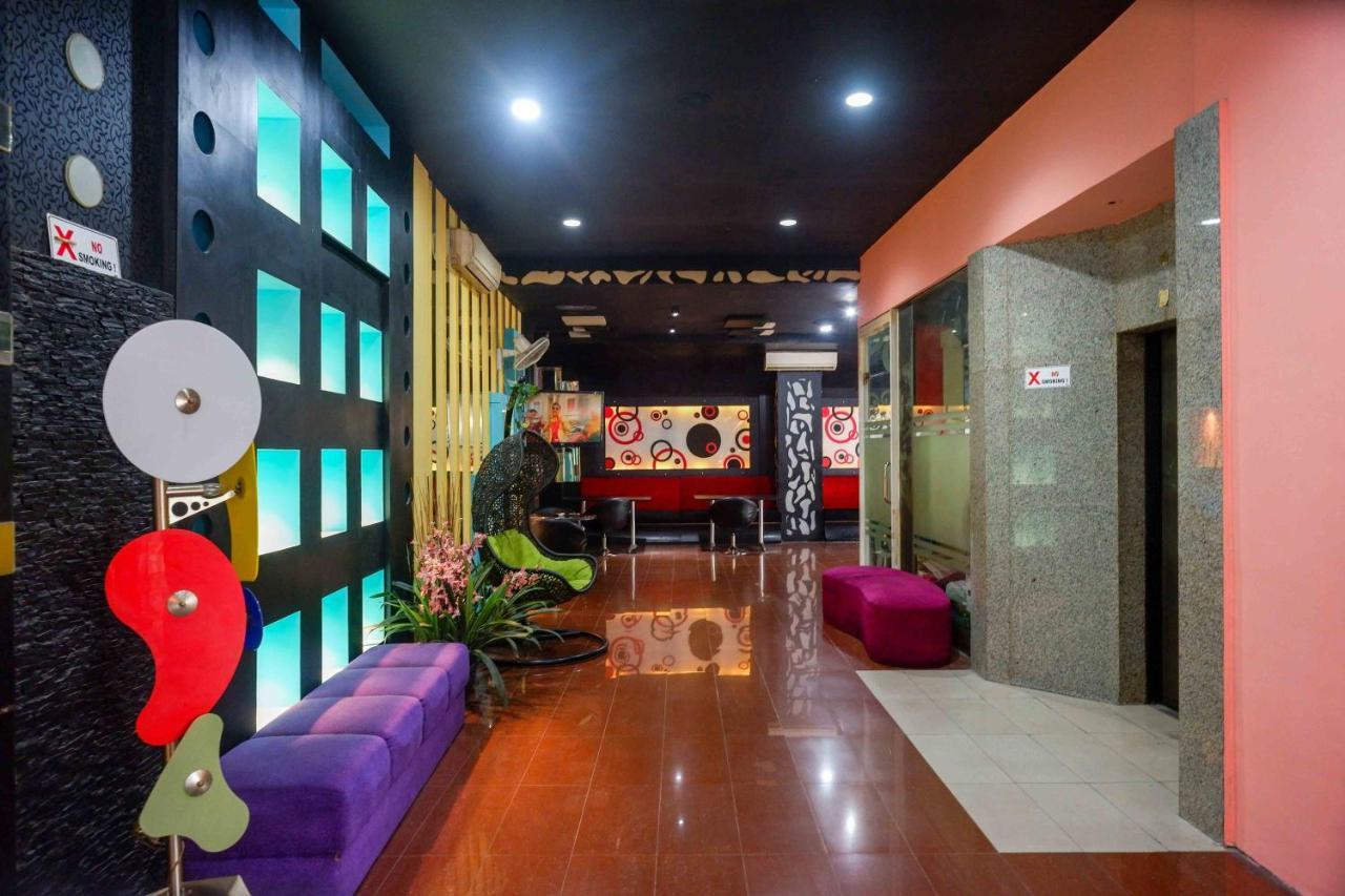 Sans Hotel International Surabaya Gubeng エクステリア 写真