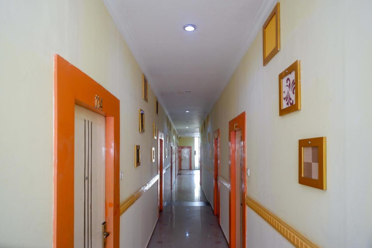 Sans Hotel International Surabaya Gubeng エクステリア 写真