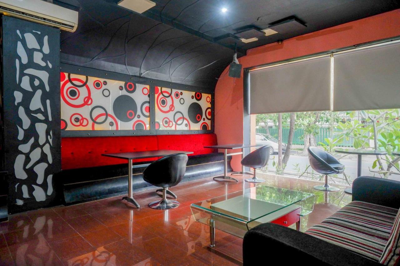 Sans Hotel International Surabaya Gubeng エクステリア 写真